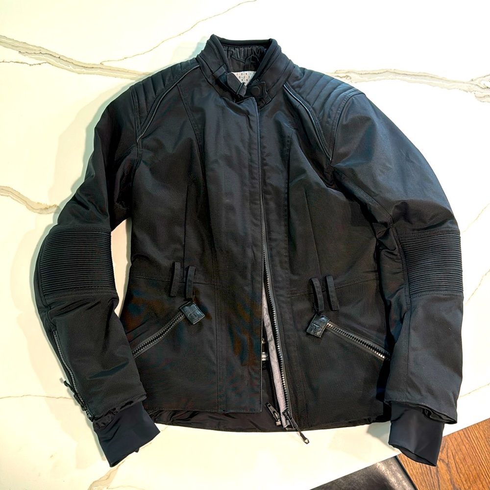 Motorcycle jacket with removable armor